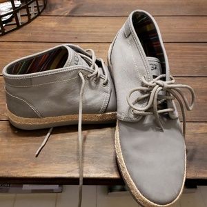UGG